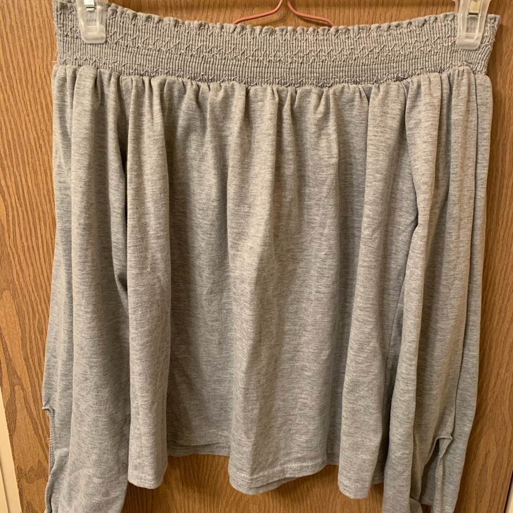 GREY OFF-THE-SHOULDER TOP